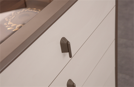 Benazir Ada Şifonyer