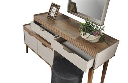 Delbin Makyaj Masası