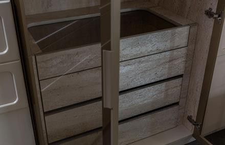 Josef Kapaklı Dolap