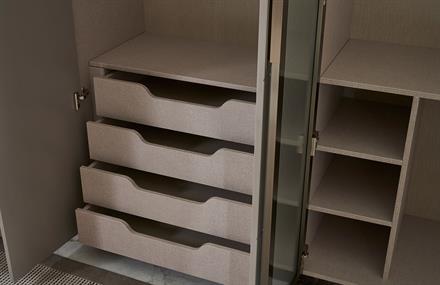 Tonya Kapaklı Dolap