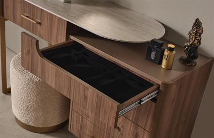 Tudor Makyaj Masası