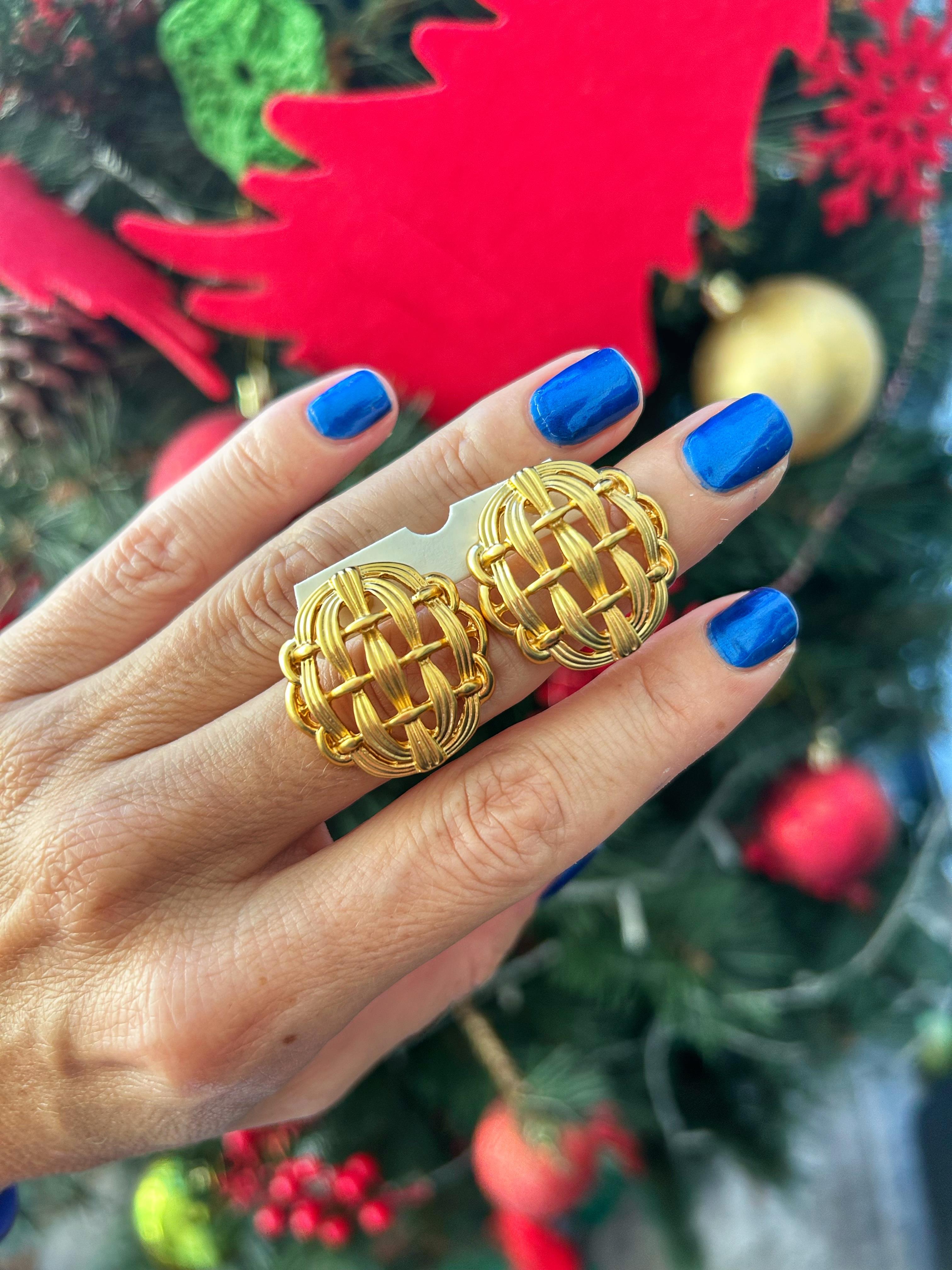 Bujiteri küpeLa MervELEGANCEGOLD KUPEELEGANCE GOLD KUPE