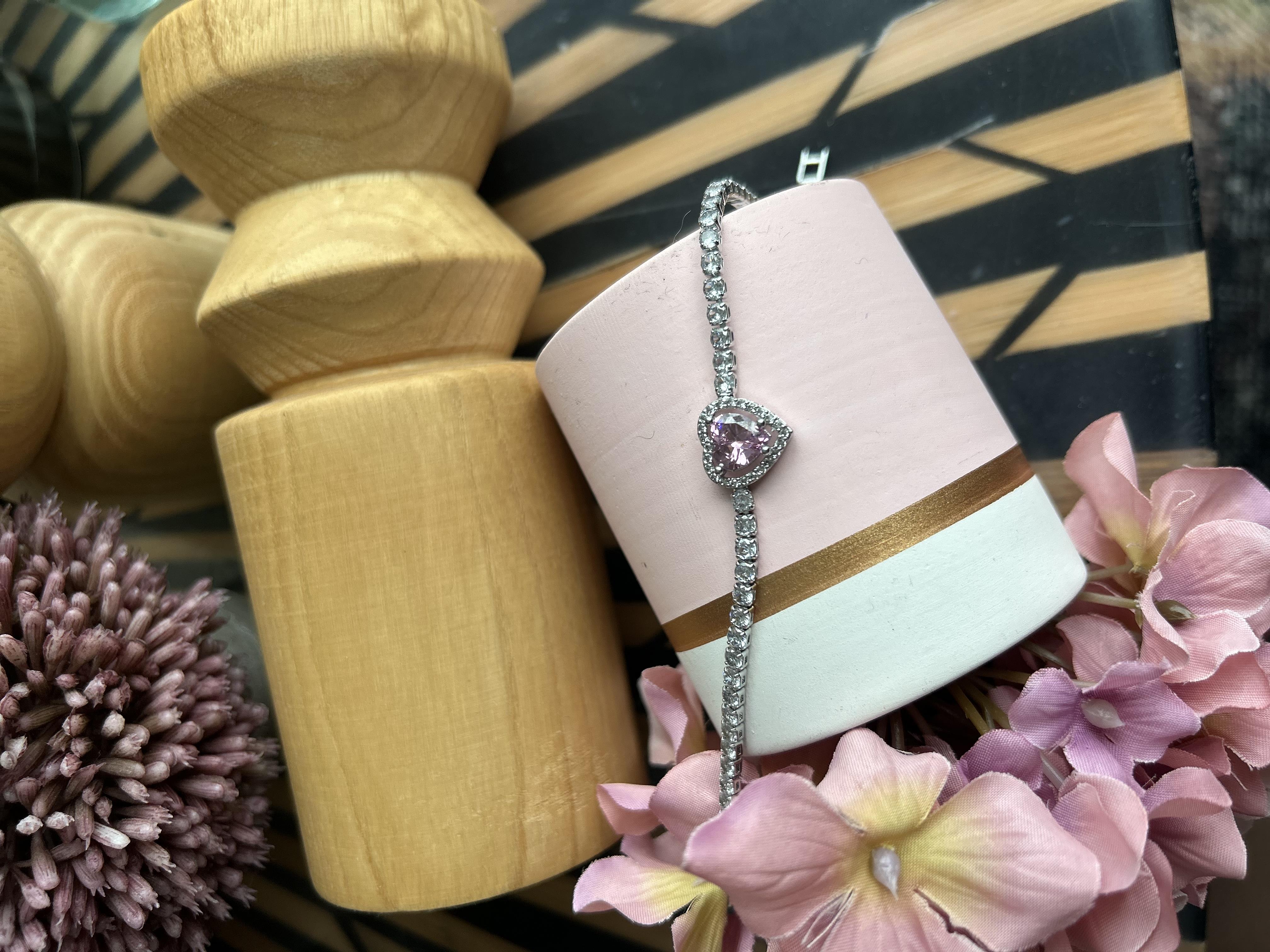 Bujiteri küpeLa MervPINK GÜMÜŞ SU YOLU BİLEKLİKPINK GÜMÜŞ SU YOLU BİLEKLİK