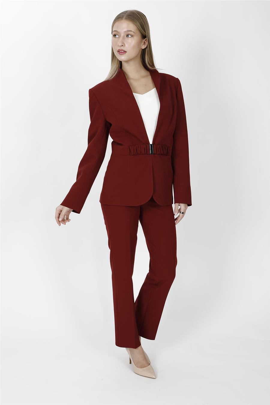 Dik Yaka Tokalı Ceket & Kemerli Boru Paça Pantolon-Bordo