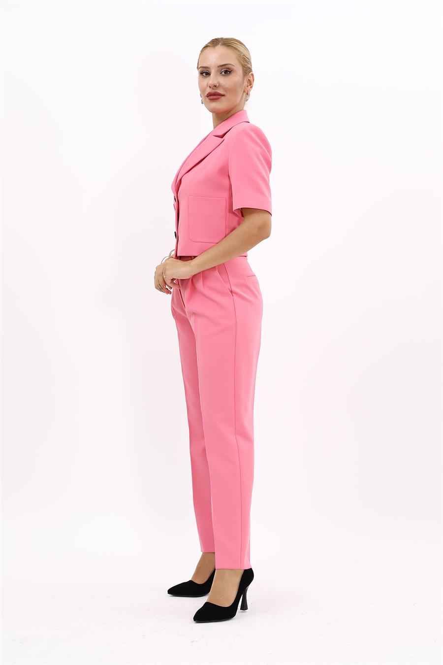 Erkek Yaka Kısa Ceket &  Kemerli Köprülü Dar Paça Pantolon-Pembe