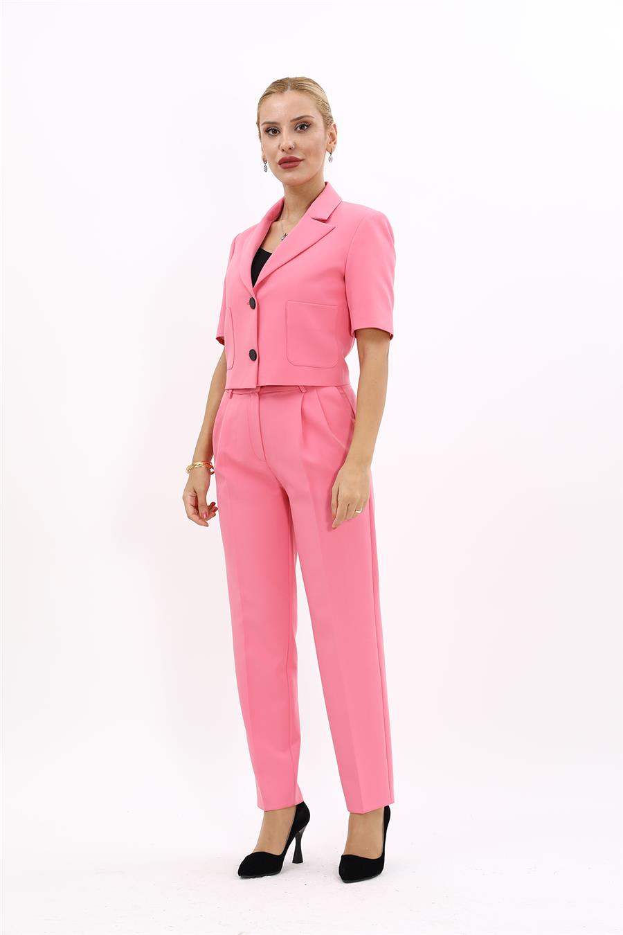 Erkek Yaka Kısa Ceket &  Kemerli Köprülü Dar Paça Pantolon-Pembe