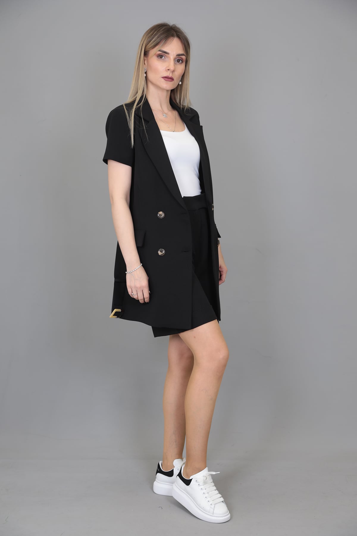Kuşaklı Kısa Kollu Ceket & Duble Paça Şort-Siyah