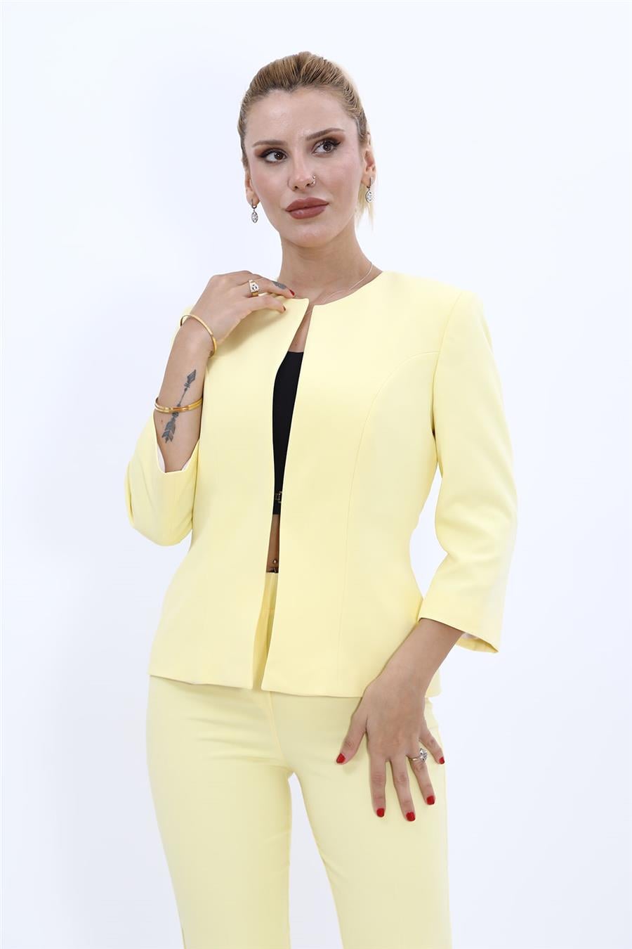 Oval Yaka Kısa Ceket-Sarı
