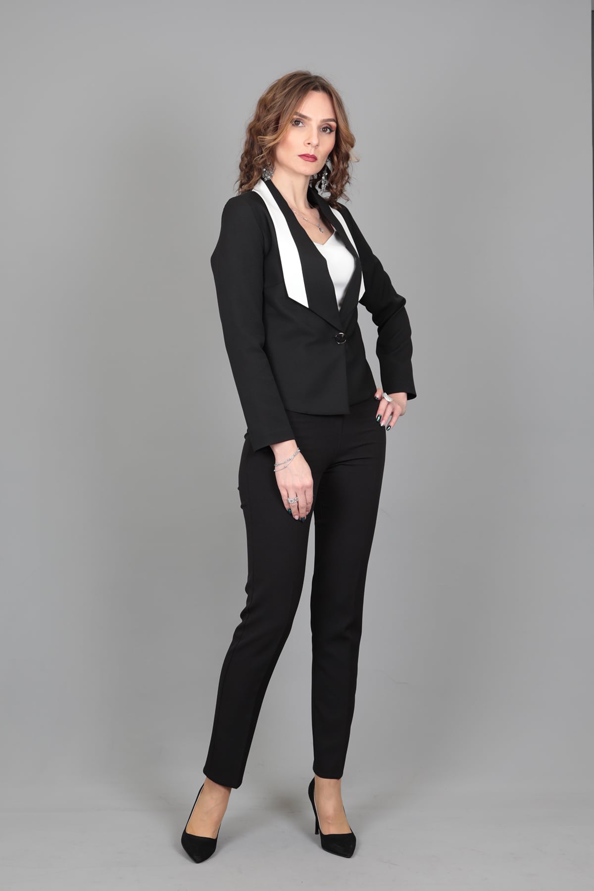 Şeritli Mini Ceket & Boru Paça Pantolon Takım-Siyah