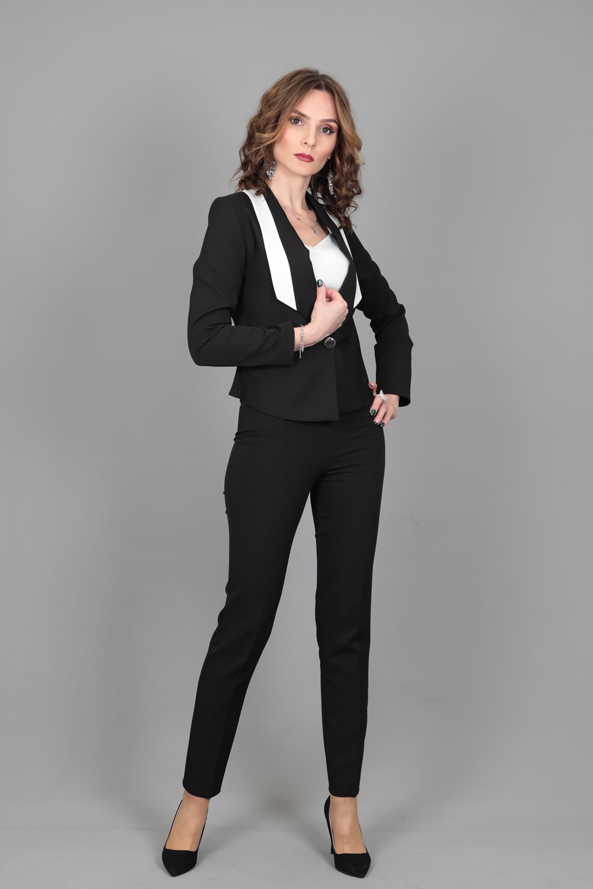 Şeritli Mini Ceket & Boru Paça Pantolon Takım-Siyah