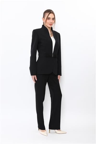 Dik Yaka Tokalı Ceket & Kemerli Boru Paça Pantolon-Siyah
