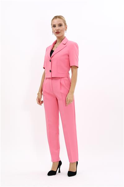 Erkek Yaka Kısa Ceket &  Kemerli Köprülü Dar Paça Pantolon-Pembe