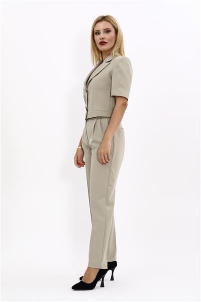 Erkek Yaka Kısa Ceket &  Kemerli Köprülü Dar Paça Pantolon-Bambu