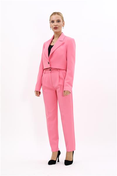 Erkek Yaka Tek Düğmeli Kısa Ceket & Kemerli Köprülü Dar Paça Pantolon-Pembe