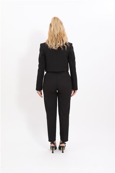 Erkek Yaka Tek Düğmeli Kısa Ceket & Kemerli Köprülü Dar Paça Pantolon-Siyah