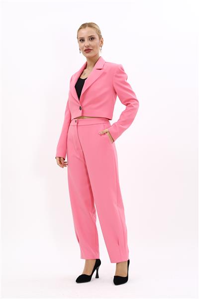 Erkek Yaka Tek Düğmeli Kısa Ceket & Paçası Pileli Pantolon-Pembe