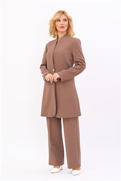 Kendinden Dik Yakalı Tek Düğmeli Uzun Ceket & Bol Paça Pantolon-Kahve