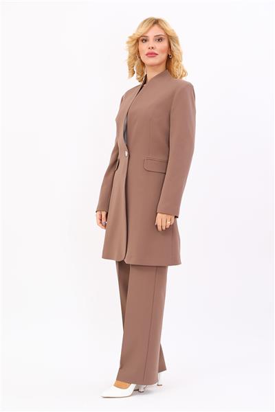 Kendinden Dik Yakalı Tek Düğmeli Uzun Ceket & Bol Paça Pantolon-Kahve