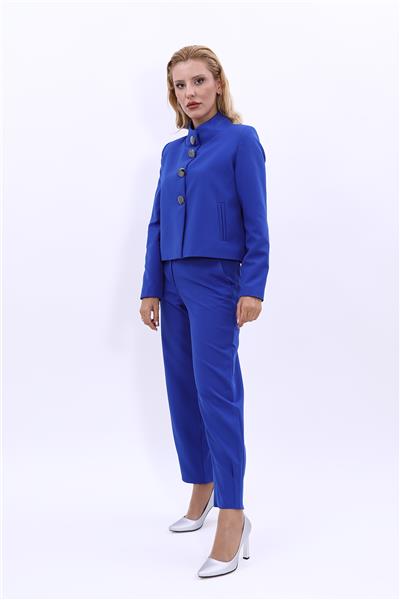 Oval Dik Yaka Kısa Ceket &  Paçası Pileli Pantolon-Saks