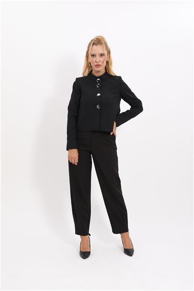 Oval Dik Yaka Kısa Ceket &  Paçası Pileli Pantolon-Siyah