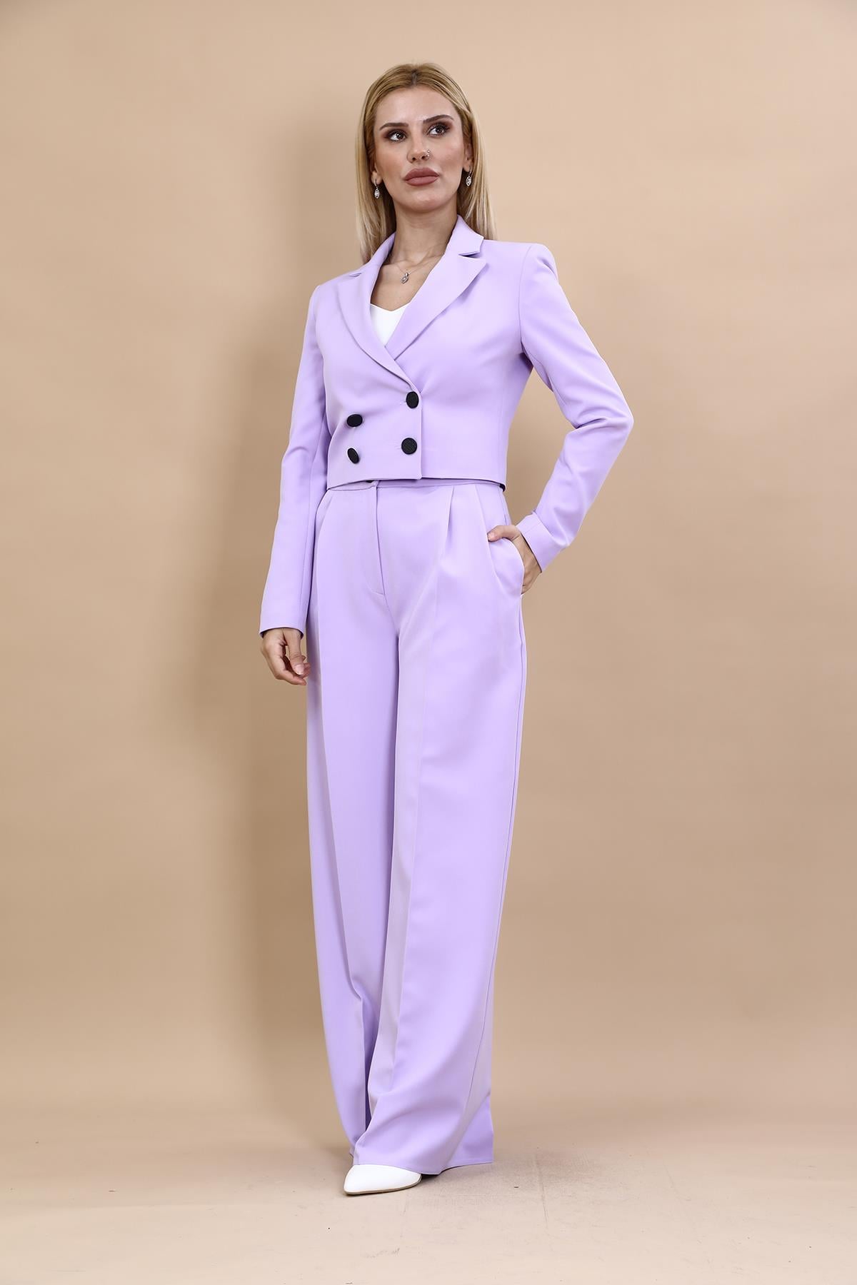  Mini Blazer Ceket & Yüksek Bel Pileli Bol Paça Pantolon Takım-Menekşe Önder Özsoy 1048521 Mini Blazer Ceket & Yüksek Bel Pileli Bol Paça Pantolon Takım
