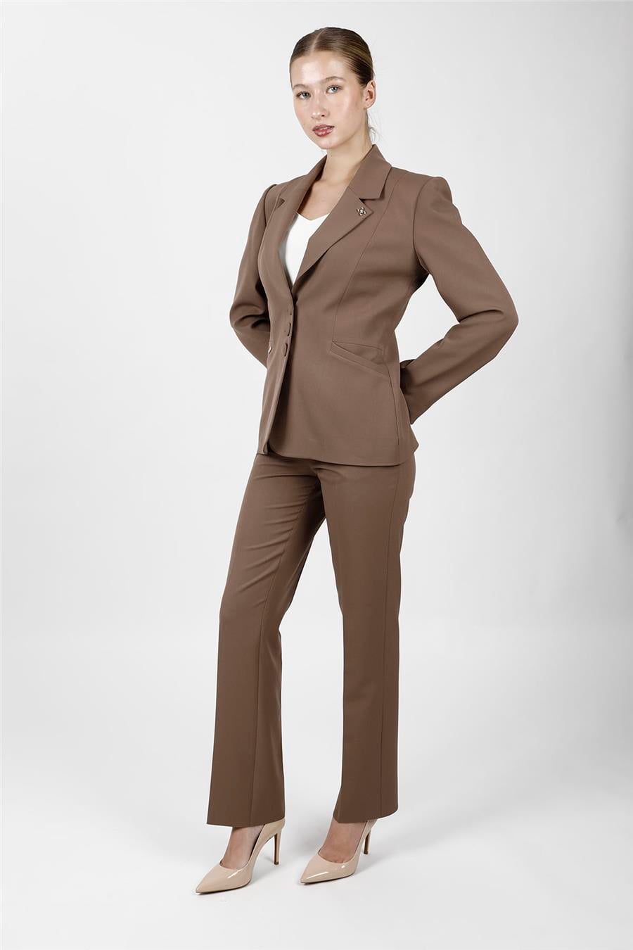 Ceket Yaka Cepli Modern Ceket  & Cepli Boru Paça Pantolon Kadın Takım Elbise-Kahve Önder Özsoy 1177505 Pantolon Ceket Takım