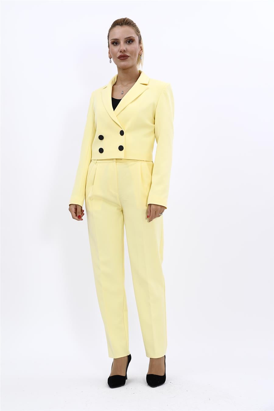 Erkek Yaka Kuruvaze Kısa Ceket & Kemerli Köprülü Dar Paça Pantolon-Sarı Önder Özsoy 1048503 Mini Blazer Ceket & Pileli Boru  Paça Pantolon Takım