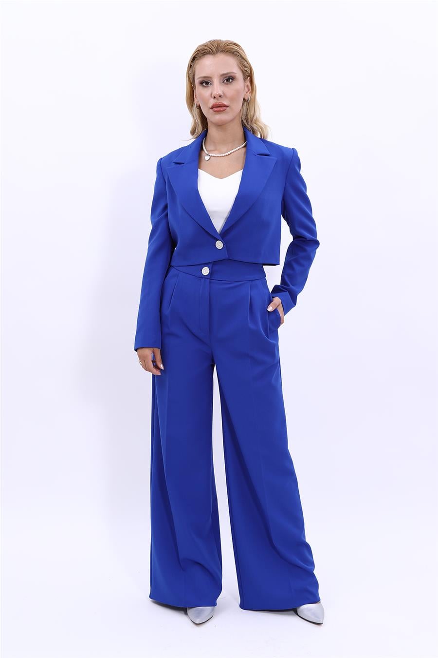 Erkek Yaka Tek Düğmeli Kısa Ceket & Erkek Yaka Drape Kollu Kısa Ceket-Saks Önder Özsoy 1073521 Tek Düğme Mini Ceket & Yüksek Bel Pileli Bol Paça Pantolon Takım