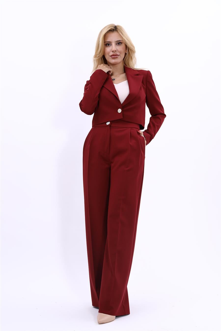 Erkek Yaka Tek Düğmeli Kısa Ceket & Erkek Yaka Drape Kollu Kısa Ceket-Bordo Önder Özsoy 1073521 Tek Düğme Mini Ceket & Yüksek Bel Pileli Bol Paça Pantolon Takım