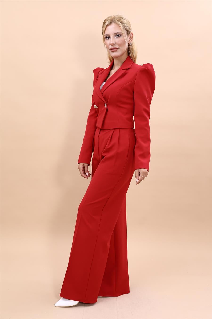 Gömlek Yaka Kısa Ceket & Erkek Yaka Drape Kollu Kısa Ceket-Kırmızı Önder Özsoy 1057521 Drape Ceket & Yüksek Bel Pileli Bol Paça Pantolon Takım