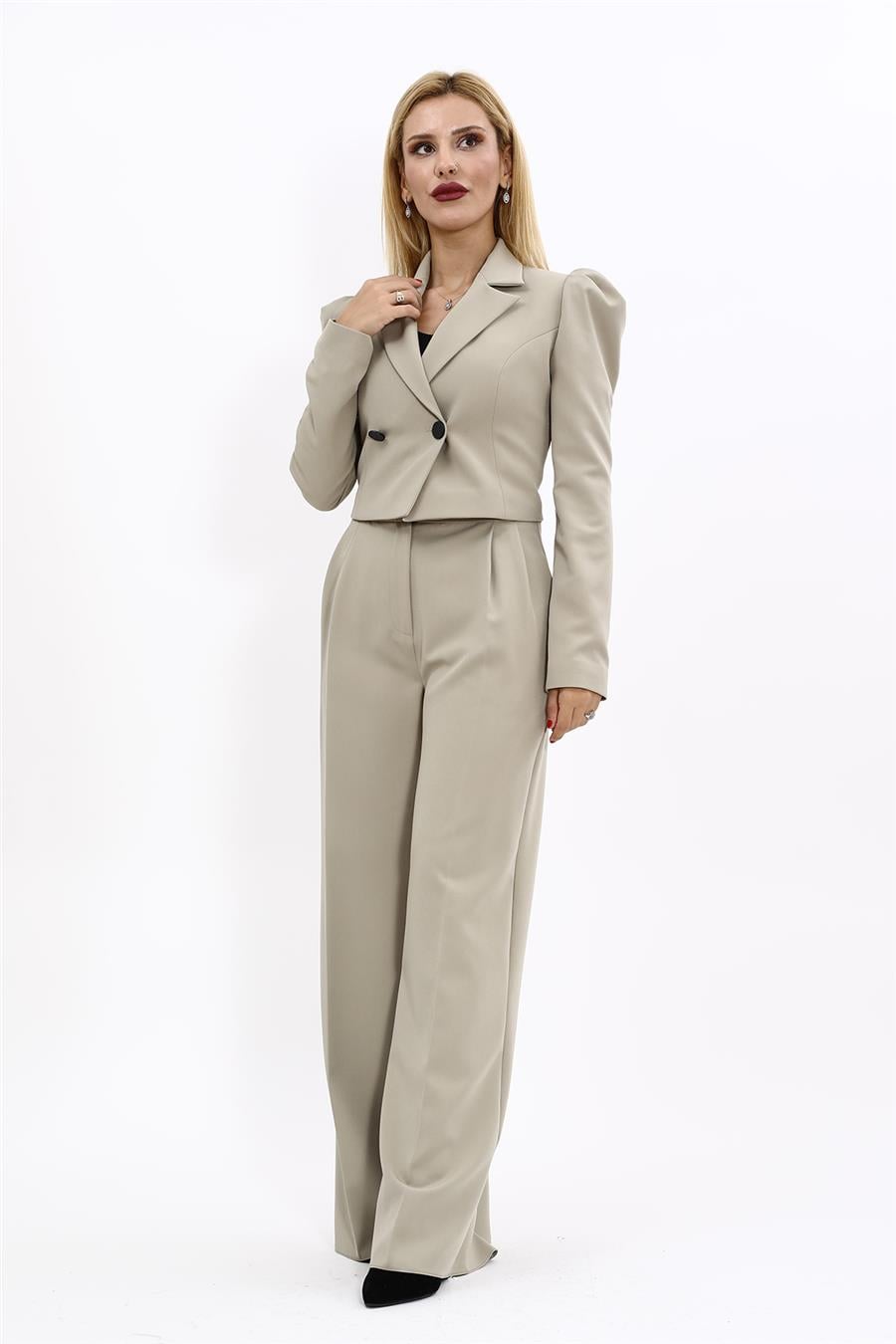 Gömlek Yaka Kısa Ceket & Erkek Yaka Drape Kollu Kısa Ceket-Bambu Önder Özsoy 1057521 Drape Ceket & Yüksek Bel Pileli Bol Paça Pantolon Takım