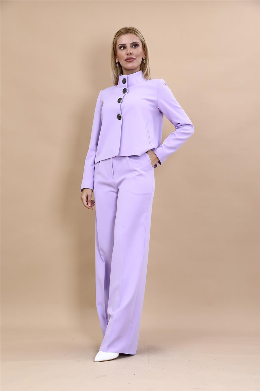 Oval Dik Yaka Kısa Ceket &  Korsaj Kemer Palazzo Pantolon-Menekşe Önder Özsoy 1010522 Boydan Düğmeli Mini Ceket & Kemerli Bol Paça Pantolon Takım