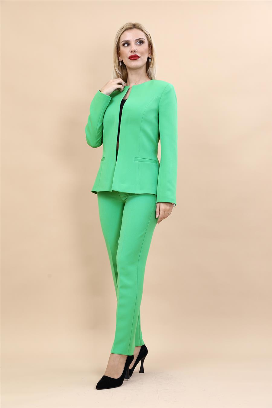 Oval Yaka Yandan Kuplu Klasik Ceket & Dar Paça Pantolon-Yeşil Önder Özsoy 1043510 Oval Yaka Uzun Ceket & Boru Paça Pantolon Takım