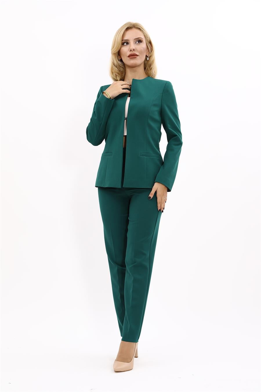 Oval Yaka Yandan Kuplu Klasik Ceket & Dar Paça Pantolon-Zümrüt Önder Özsoy 1043510 Oval Yaka Uzun Ceket & Boru Paça Pantolon Takım