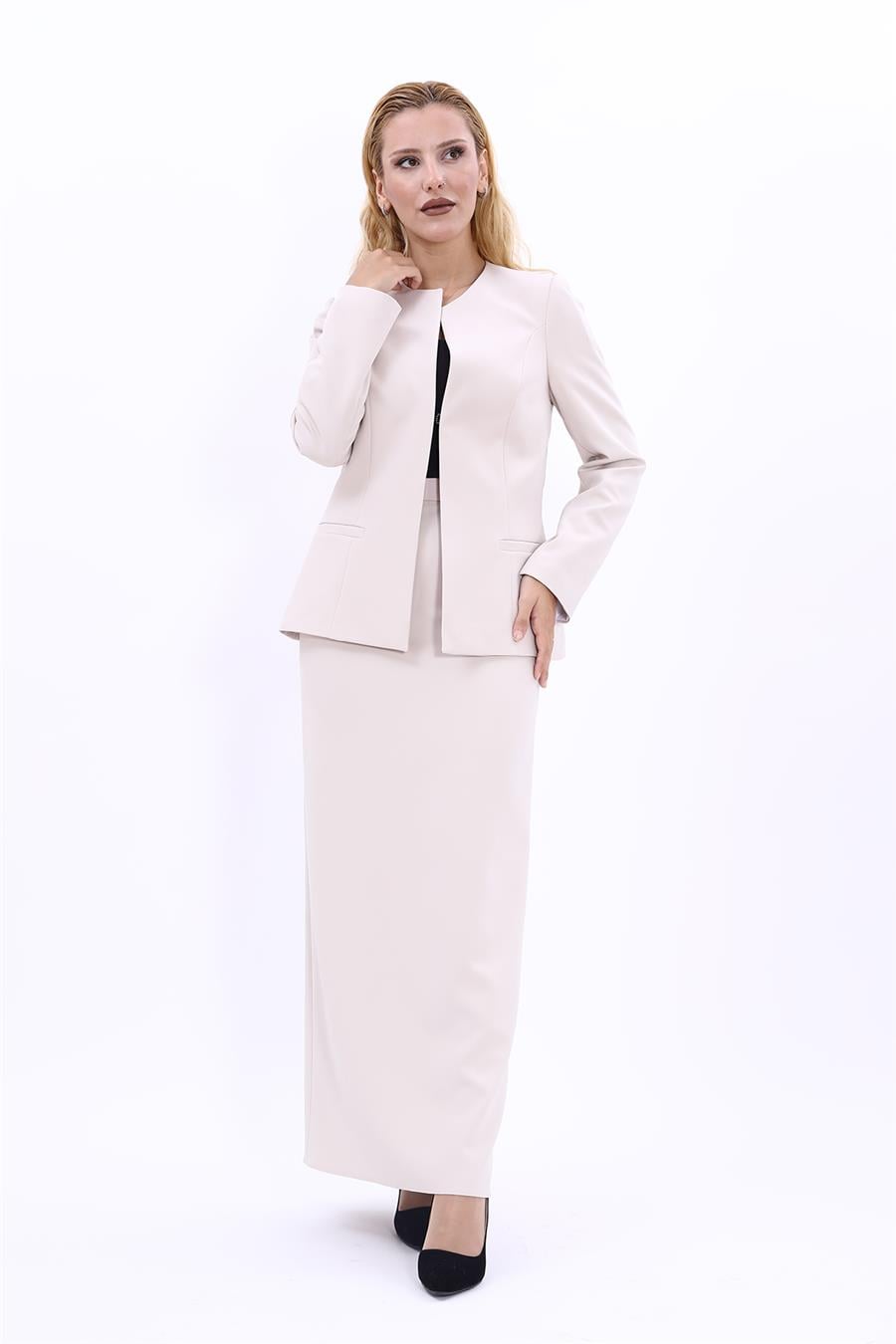 Oval Yaka Yandan Kuplu Klasik Ceket & Uzun Düz Dar Etek-Bej Önder Özsoy 1043553 Oval Yaka Uzun Ceket & Uzun Kalem Etek Takım