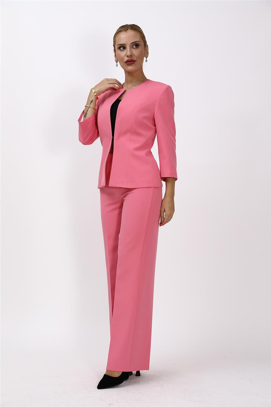 Sıfır Yaka Düz Kısa Ceket & Bol Paça Pantolon Takım-Pembe Önder Özsoy 1015520 Oval Yaka Kısa Ceket & Bol Paça Pantolon Takım