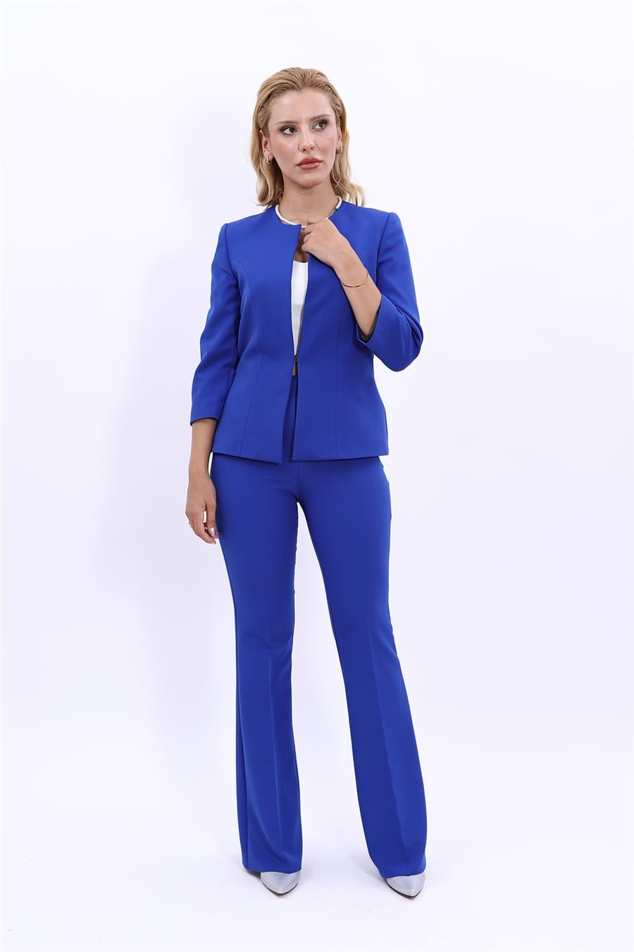 Sıfır Yaka Düz Kısa Ceket &  İspanyol Paça Pantolon-Saks Önder Özsoy 1015530 Oval Yaka Kısa Ceket & İspanyol  Paça Pantolon Takım