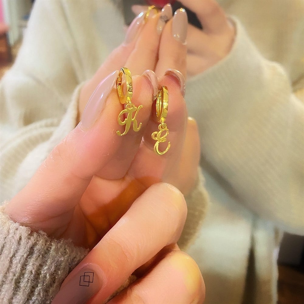 Halka Harf Gümüş Küpe