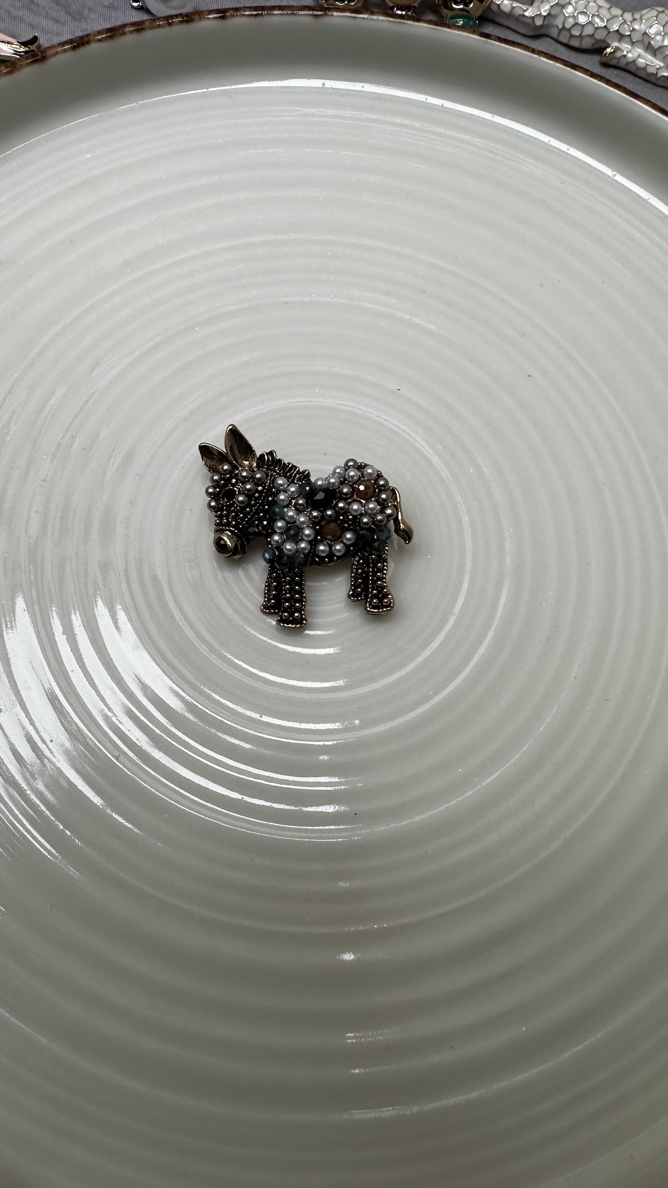 İnci Detay Eşek Broş