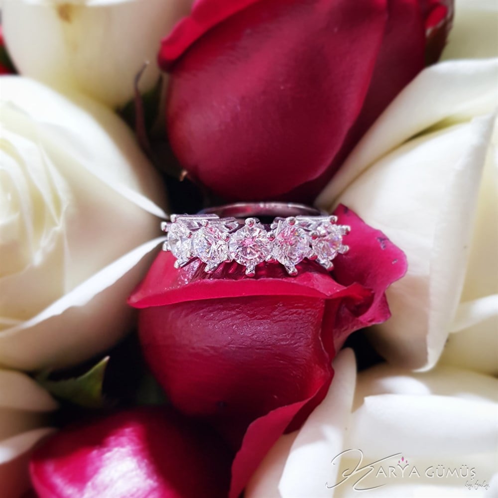 Swarovski Altı Tırnak Beş Taş Gümüş Yüzük