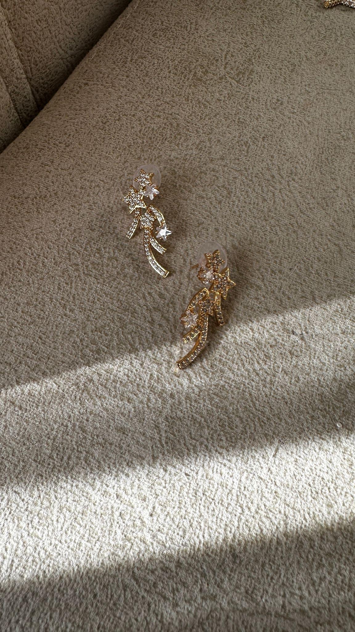 Zirkon Taşlı Kayan Yıldız Küpe