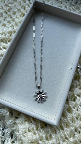 Ataç Zincirli Zirkon Taşlı Çiçek Motif Kolye