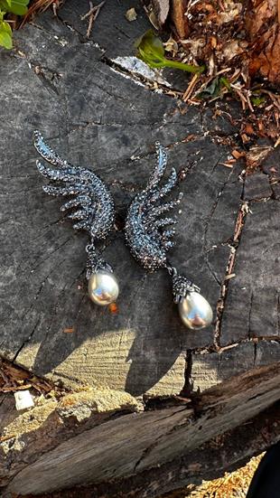 Siyah Zirkon Taşlı İnci Detay Melek Kanadı Küpe