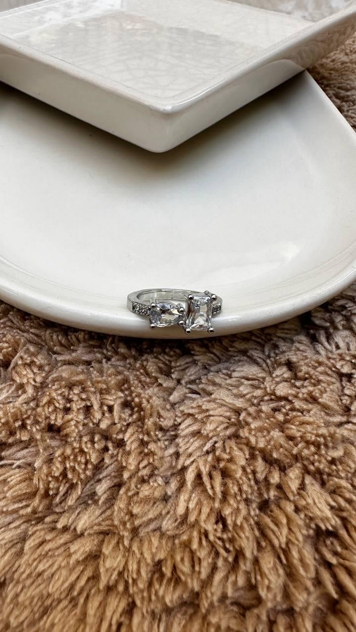 Baget Taşlı Sıra Taş Yüzük