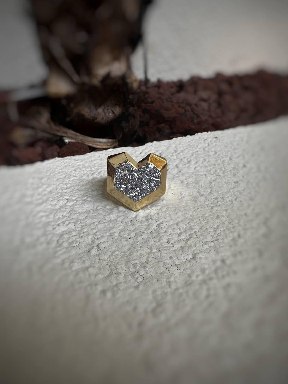 Baget Taşlı Üç Boyutlu Kalp Yüzük