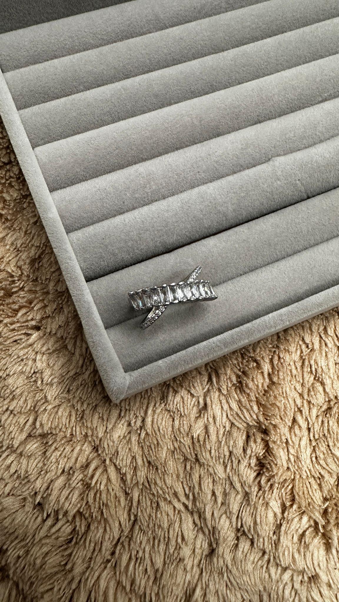 Baget ve Zirkon Taşlı Asimetrik Yüzük