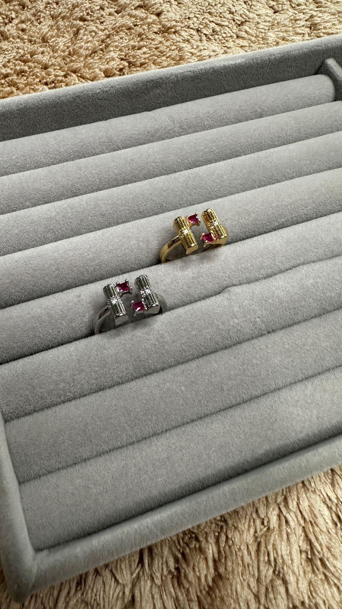 Elmas-Zümrüt Taş Detay Geometrik Yüzük