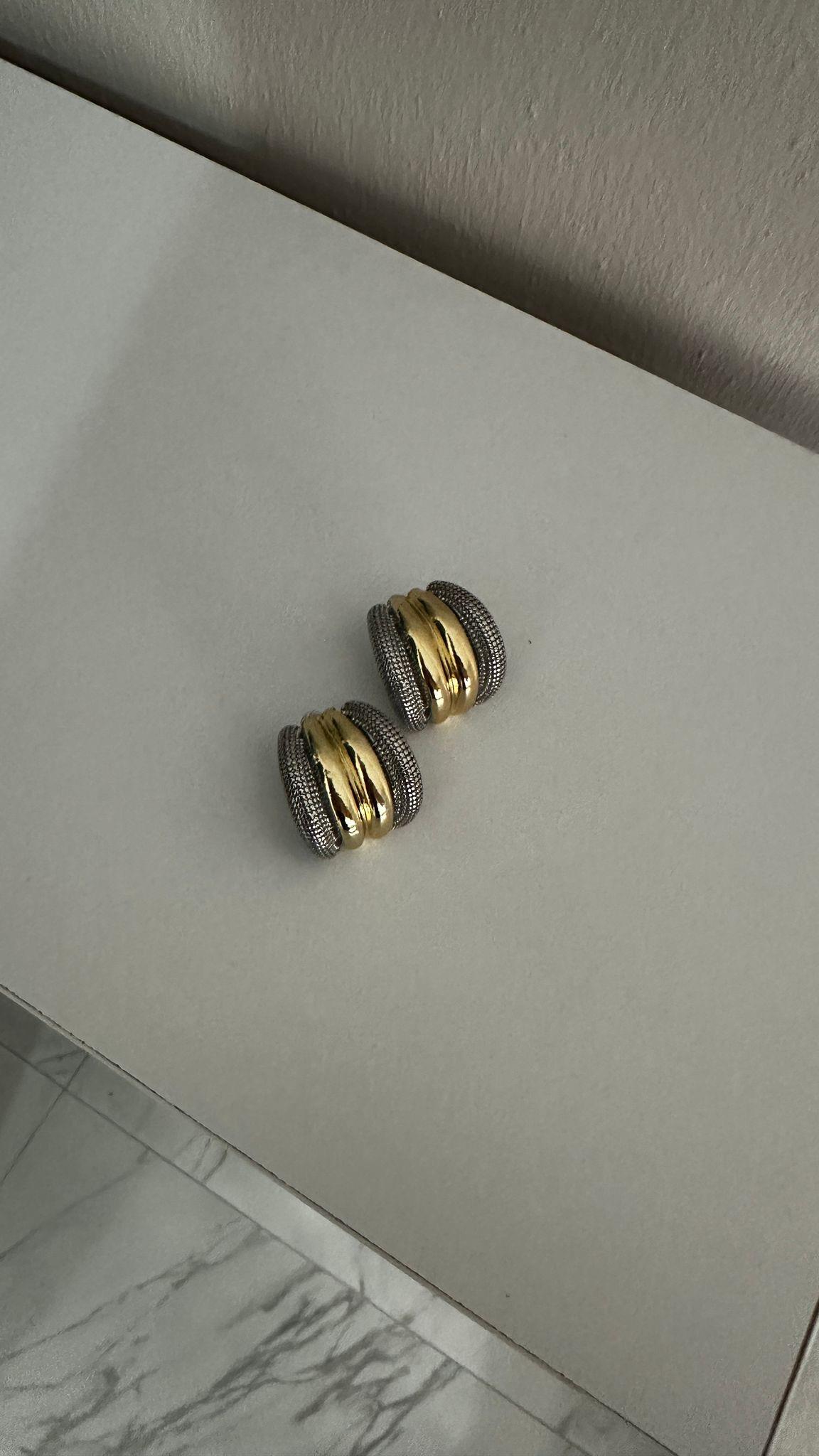 İki Renkli Bombe Detay Küpe