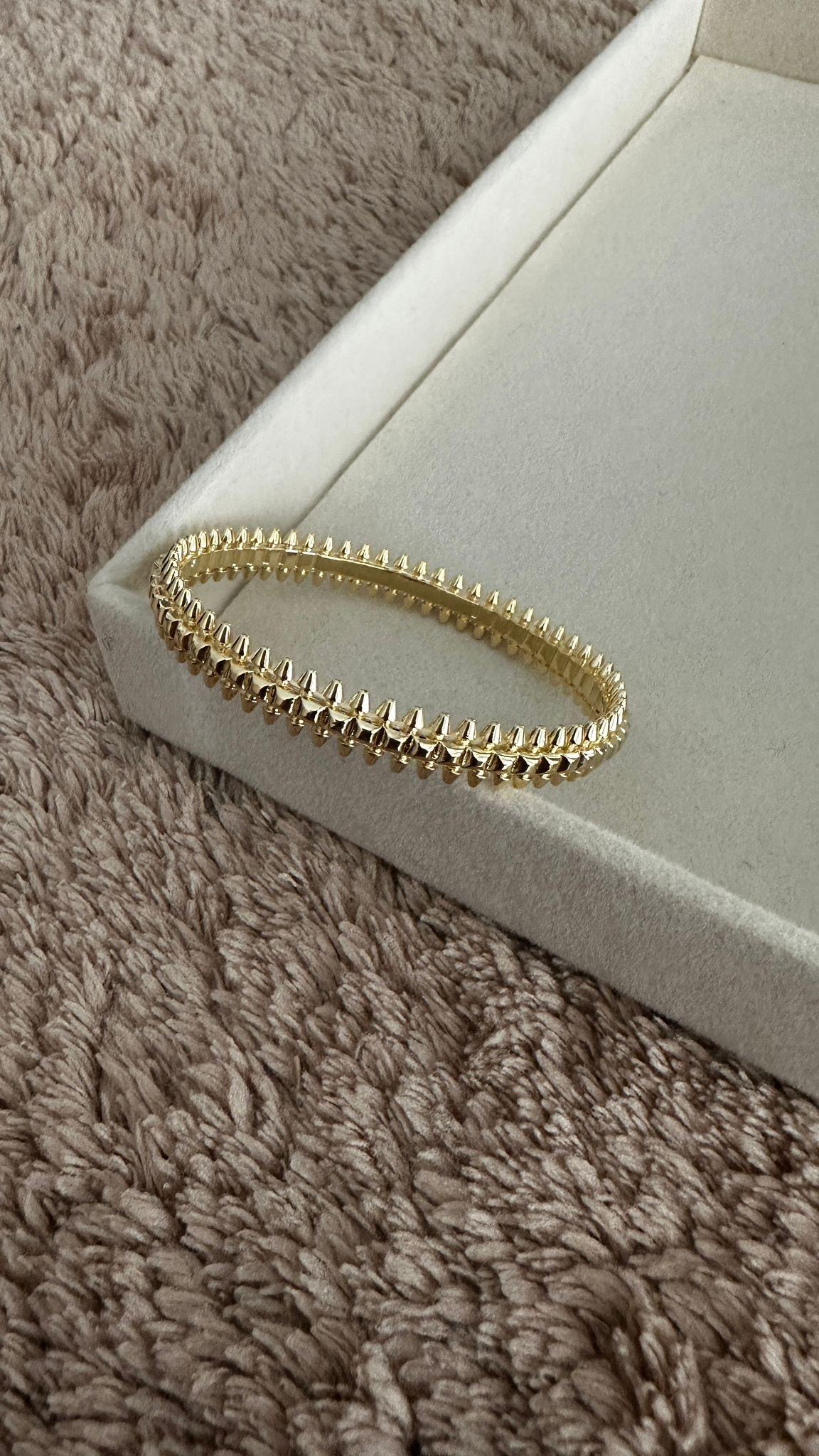 Kenarları Topçuk Detay Kelepçe Bileklik