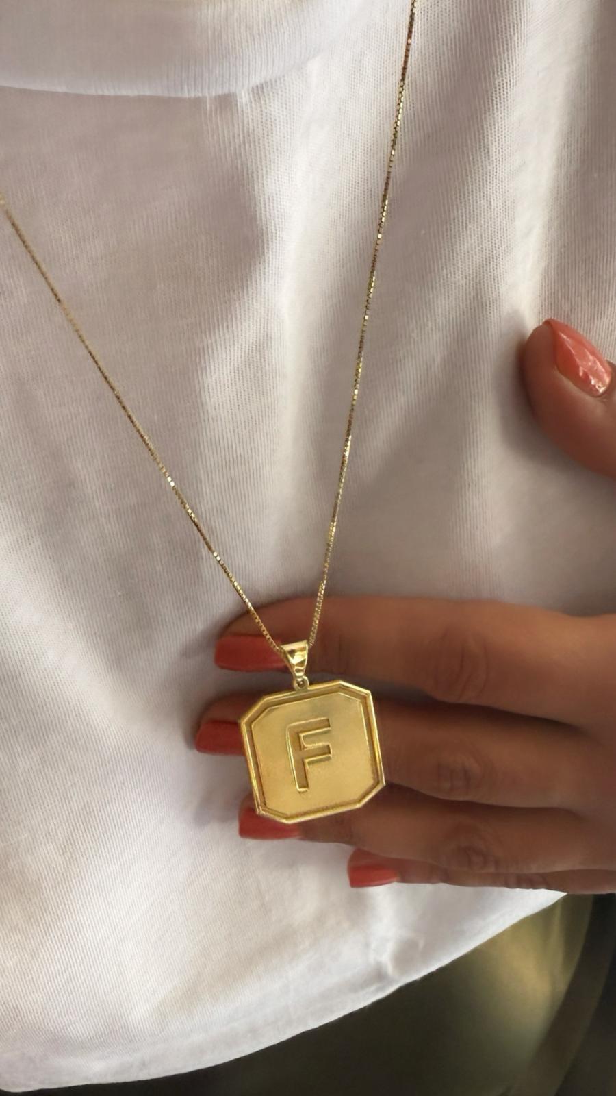 Küp Zincir Detay Kare Plaka Harf Gümüş Kolye